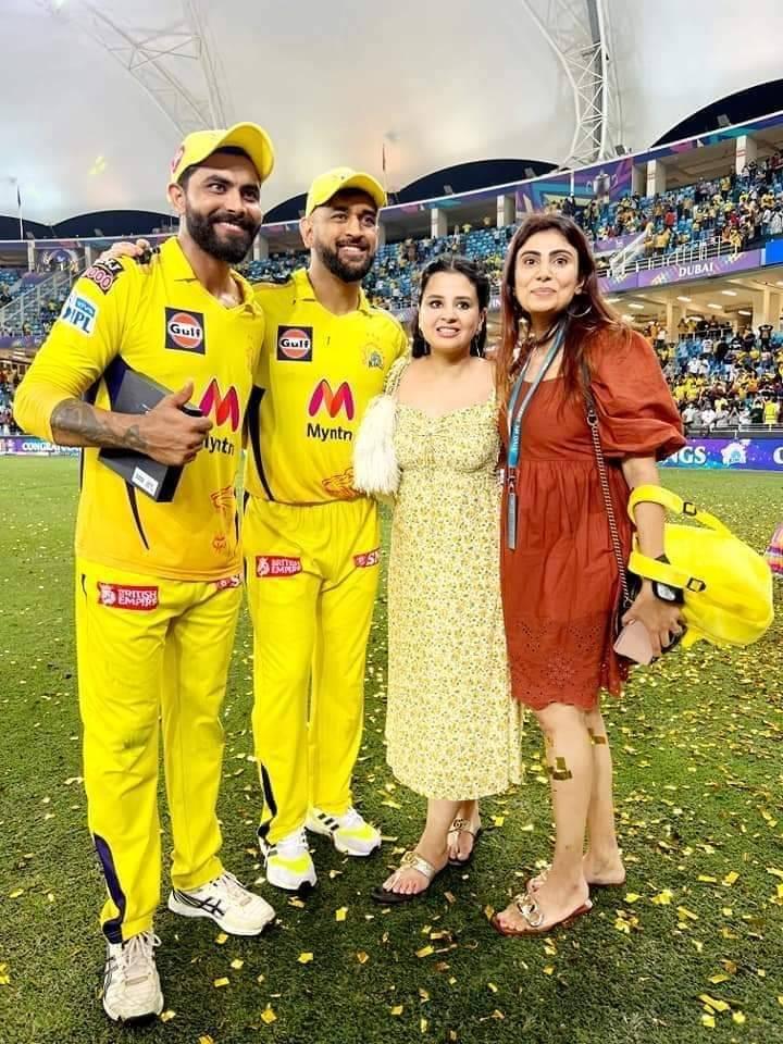 Ravindra Jadeja with Wife Rivaba and Mahendra Singh Dhoni with wife Sakhsi