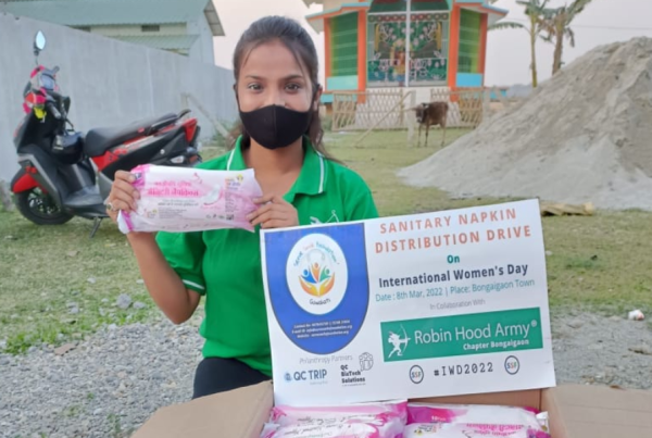 Robin Hood Army Distributes Sanitary Pads to Women in Rajkot on Women’s Day
