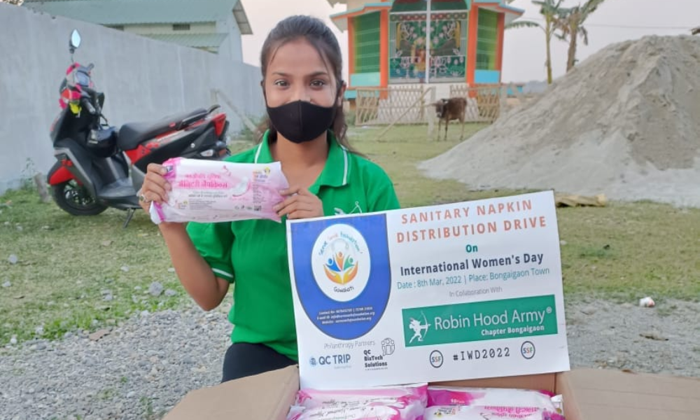 Robin Hood Army Distributes Sanitary Pads to Women in Rajkot on Women’s Day
